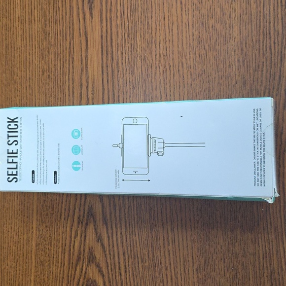 Selfie Stick with Bluetooth Shutter Button - Picture 2 of 3